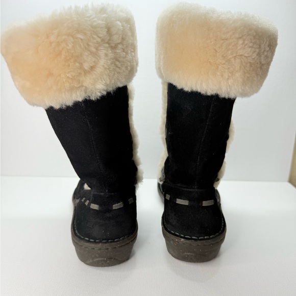 UGG AUSTRALIA BLACK SHEEPSKIN - Picture 4 of 10